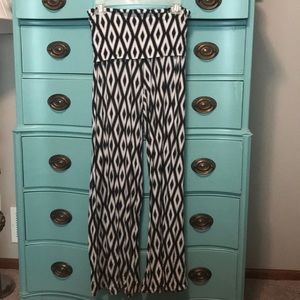 Stretchy Black and White printed pants